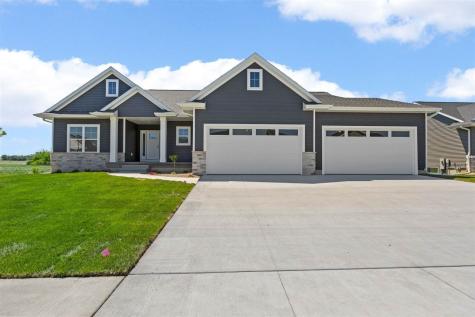 3007 Prairielight Court Hiawatha IA 52233