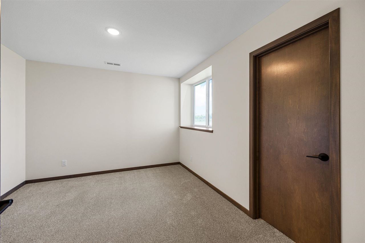 3007 Prairielight Court Hiawatha IA 52233