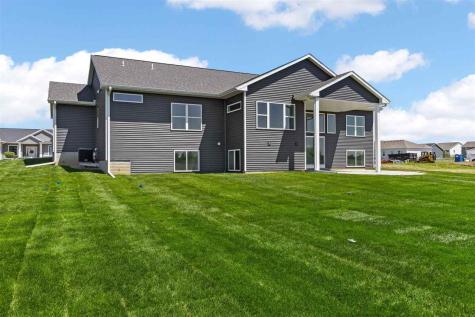 3007 Prairielight Court Hiawatha IA 52233