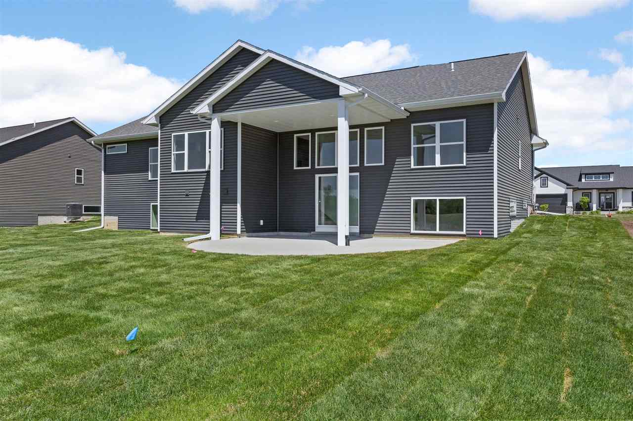 3007 Prairielight Court Hiawatha IA 52233