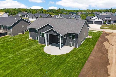 3007 Prairielight Court Hiawatha IA 52233