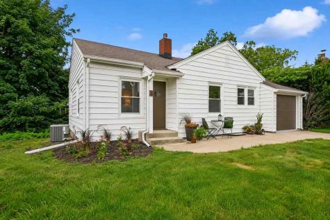 6 Kirkwood Circle Iowa City IA 52240