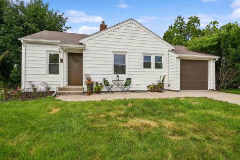 6 Kirkwood Circle Iowa City IA 52240