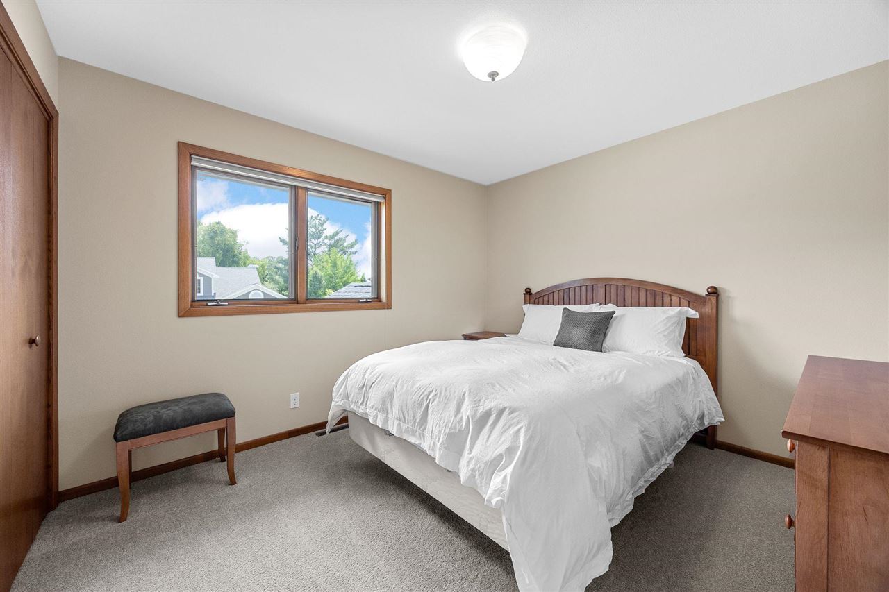 3120 Falcon Drive NE Cedar Rapids IA 52402