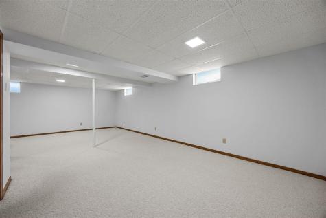 3120 Falcon Drive NE Cedar Rapids IA 52402
