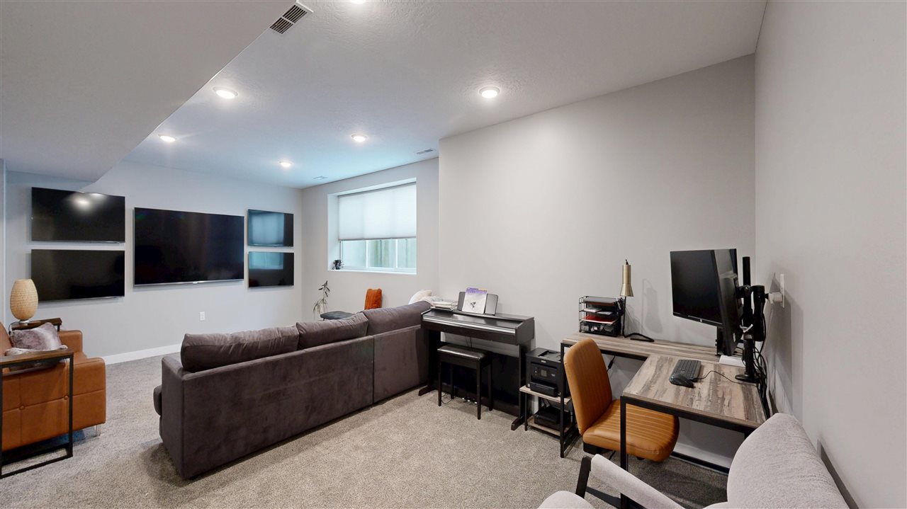 3978 Grindstone Drive Iowa City IA 52240