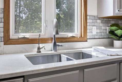 1748 Parkway Drive Coralville IA 52241