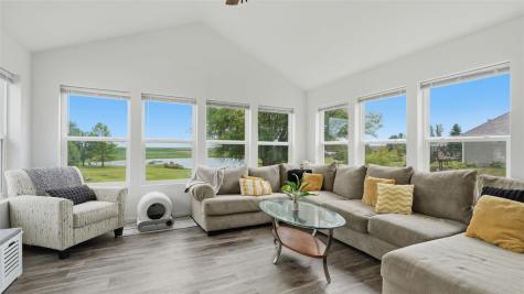 2166 Stewart Drive Washington IA 52353