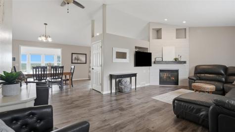 2166 Stewart Drive Washington IA 52353