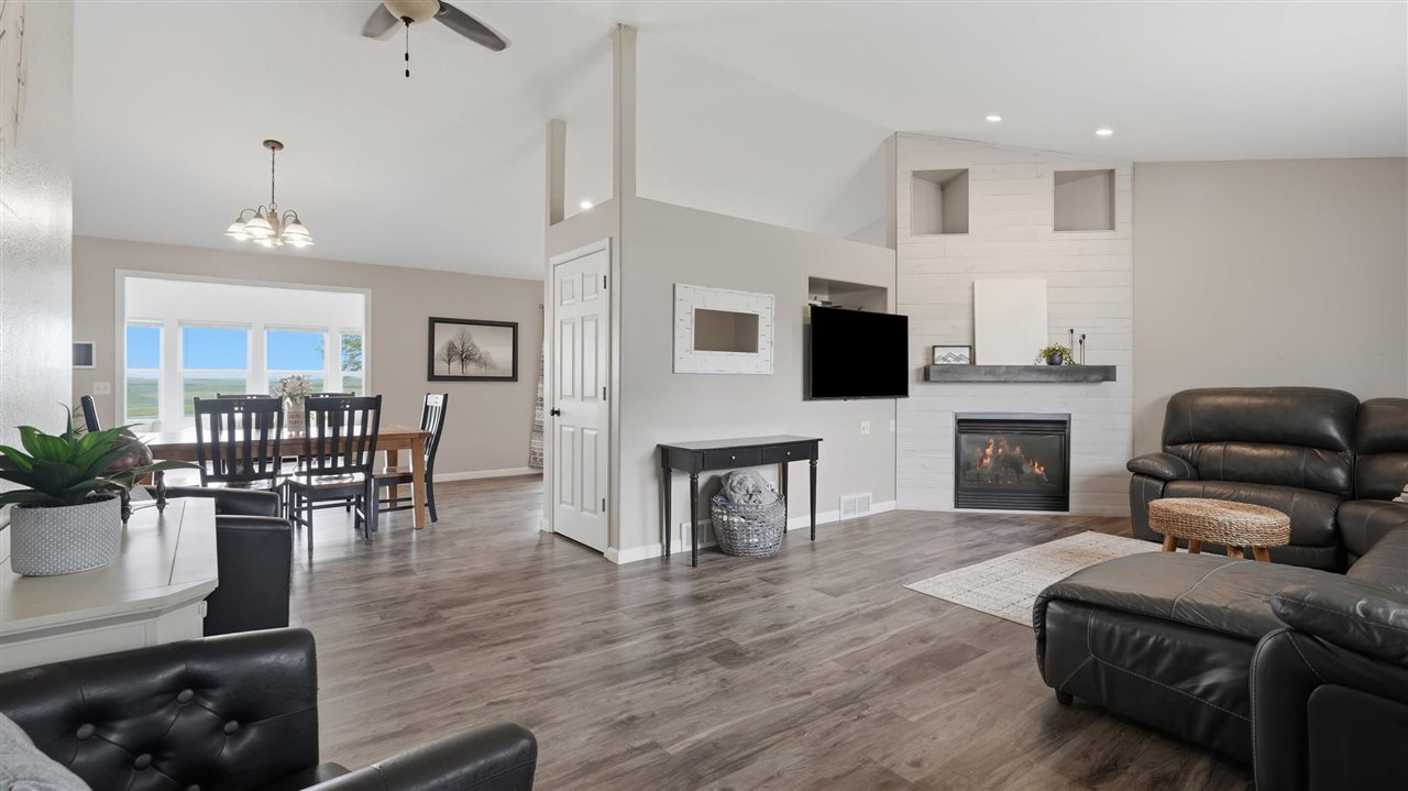 2166 Stewart Drive Washington IA 52353