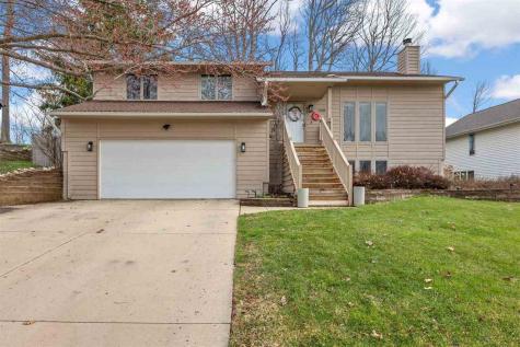 1708 Whitters Way NW Cedar Rapids IA 52405