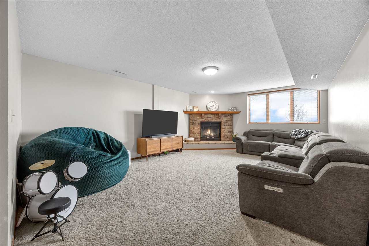 1708 Whitters Way NW Cedar Rapids IA 52405