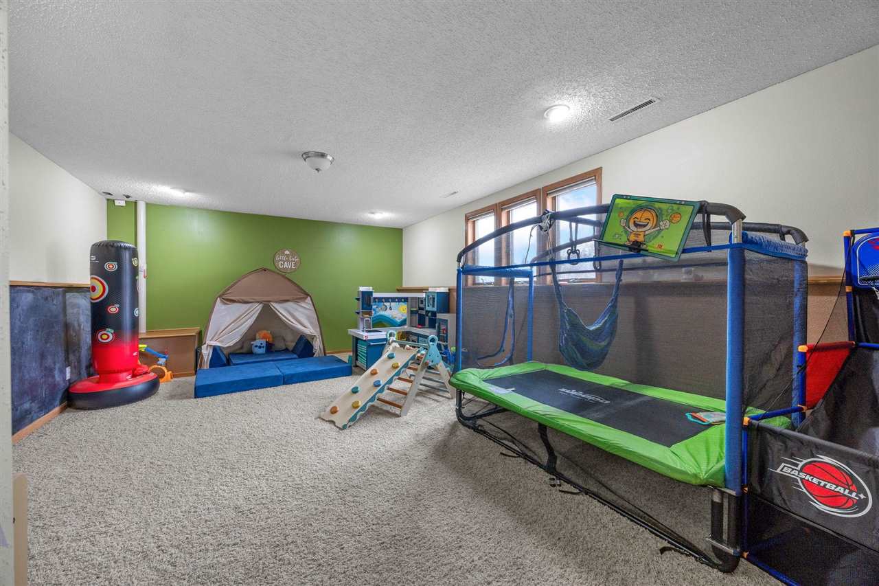 1708 Whitters Way NW Cedar Rapids IA 52405