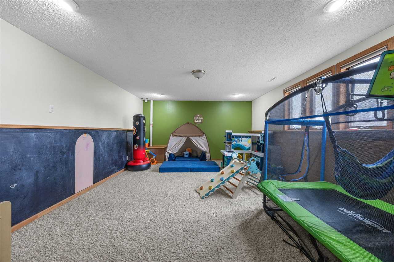 1708 Whitters Way NW Cedar Rapids IA 52405