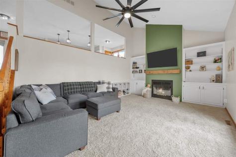 1708 Whitters Way NW Cedar Rapids IA 52405