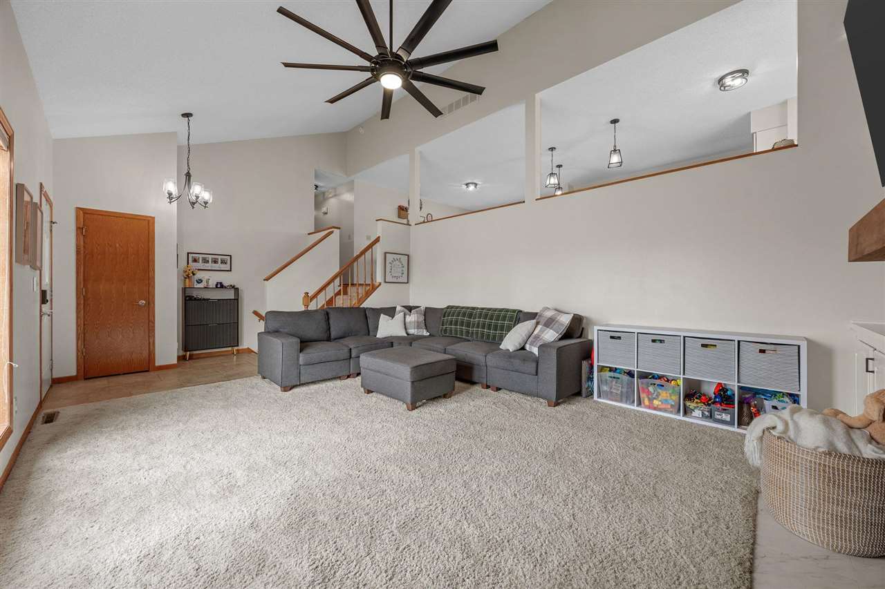 1708 Whitters Way NW Cedar Rapids IA 52405