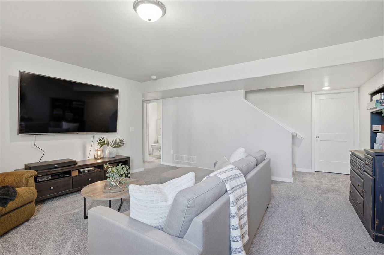 1142 Leann Circle North Liberty IA 52317