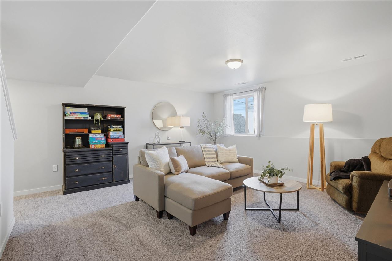 1142 Leann Circle North Liberty IA 52317