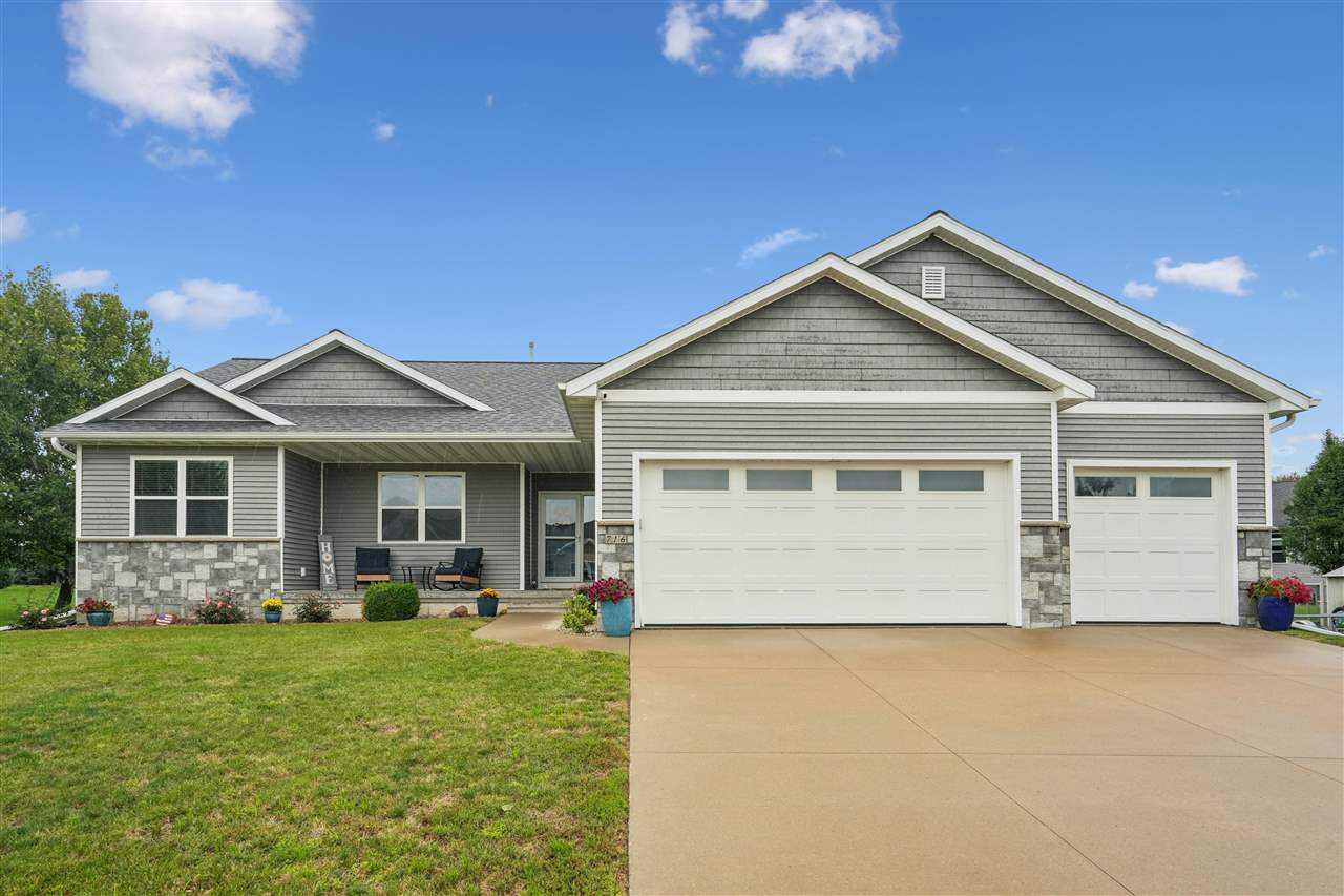 716 NE Tiburan Lane Cedar Rapids IA 52402
