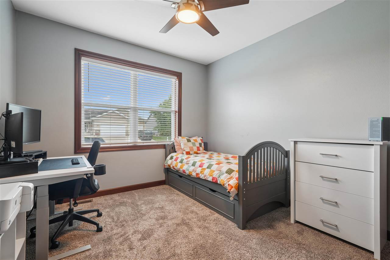 716 NE Tiburan Lane Cedar Rapids IA 52402