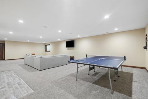 716 NE Tiburan Lane Cedar Rapids IA 52402