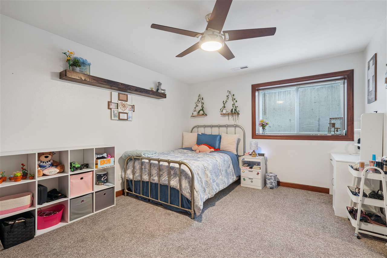 716 NE Tiburan Lane Cedar Rapids IA 52402
