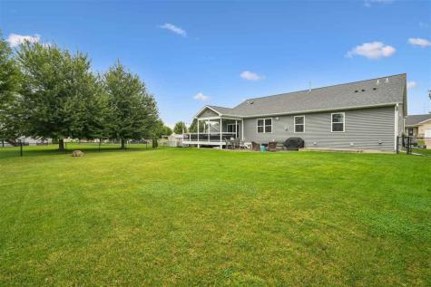 716 NE Tiburan Lane Cedar Rapids IA 52402