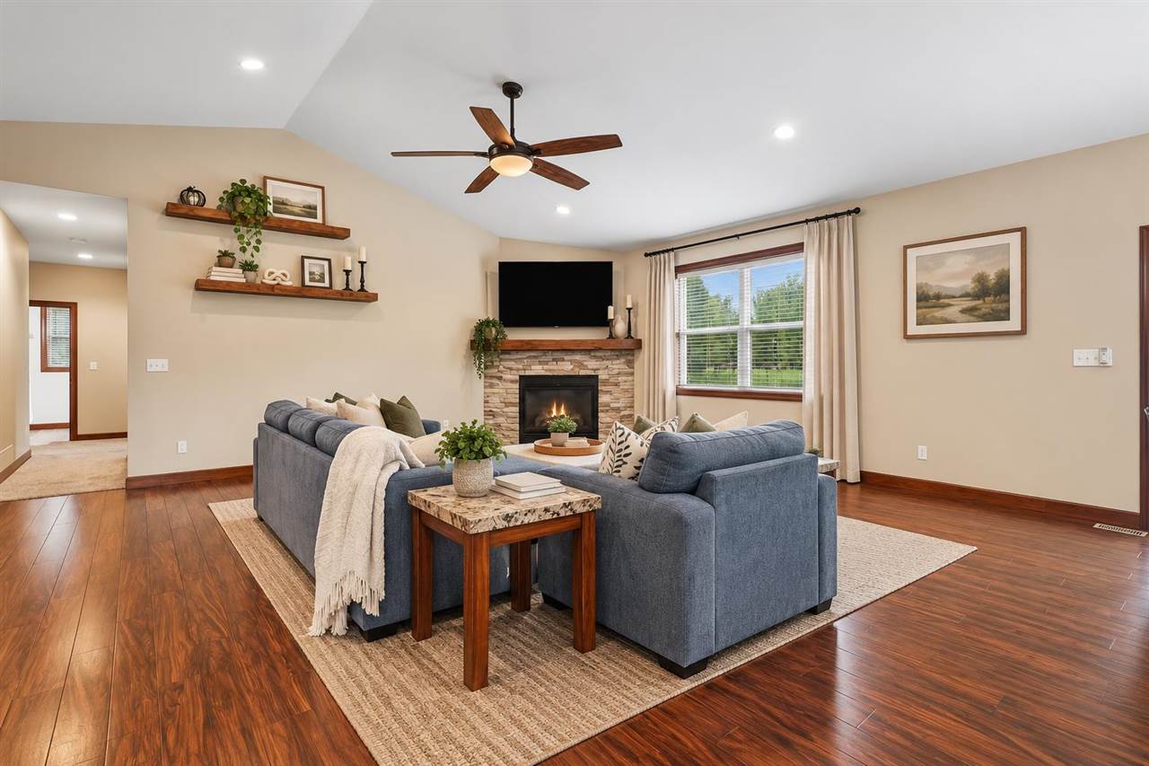 716 NE Tiburan Lane Cedar Rapids IA 52402