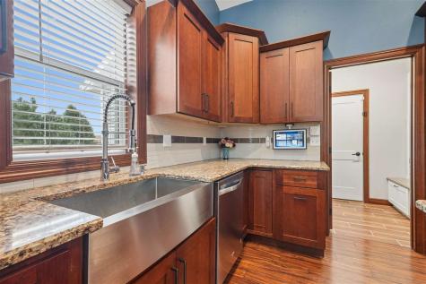 716 NE Tiburan Lane Cedar Rapids IA 52402