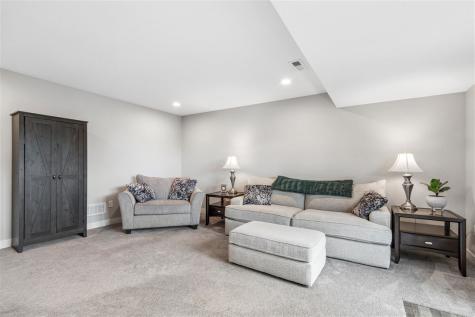 905 Carl Court Solon IA 52333