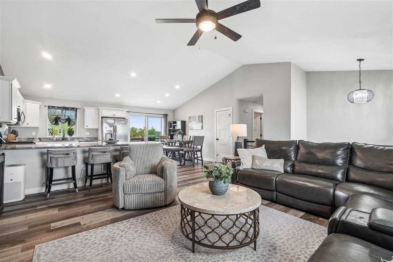 905 Carl Court Solon IA 52333