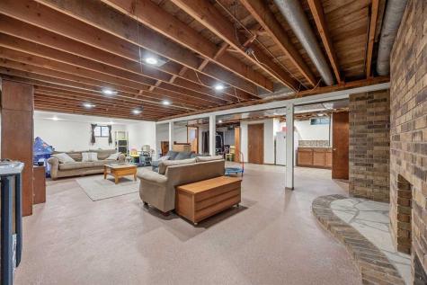 809 8th Street Kalona IA 52247