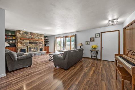 809 8th Street Kalona IA 52247