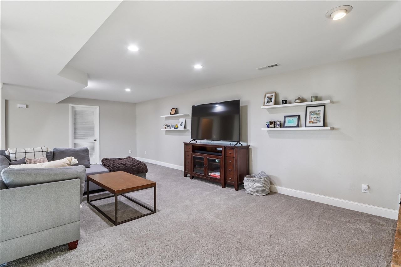 1835 Hafor Drive Iowa City IA 52246