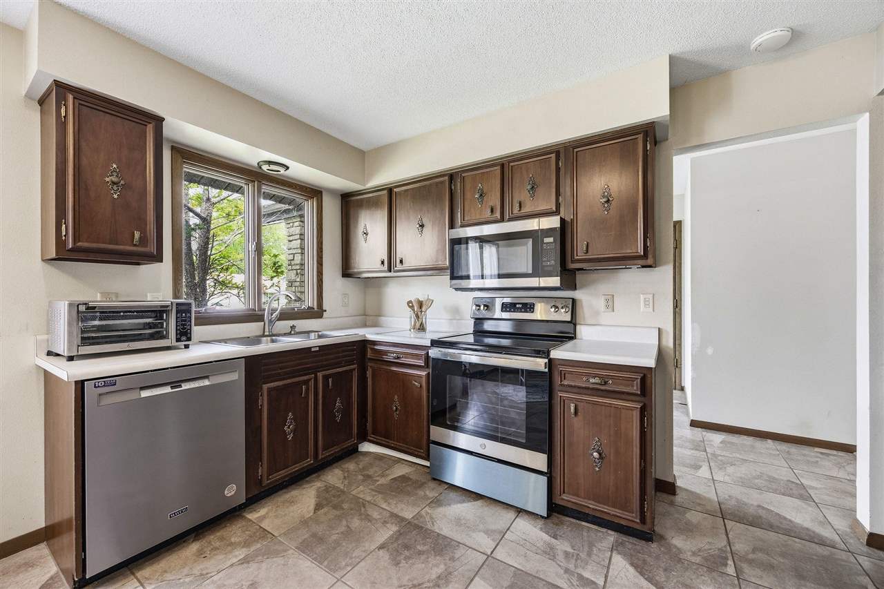 2928 Alleghany Drive NE Cedar Rapids IA 52402