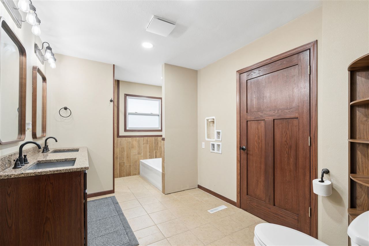 1101 Clifton Street NE Cedar Rapids IA 52402