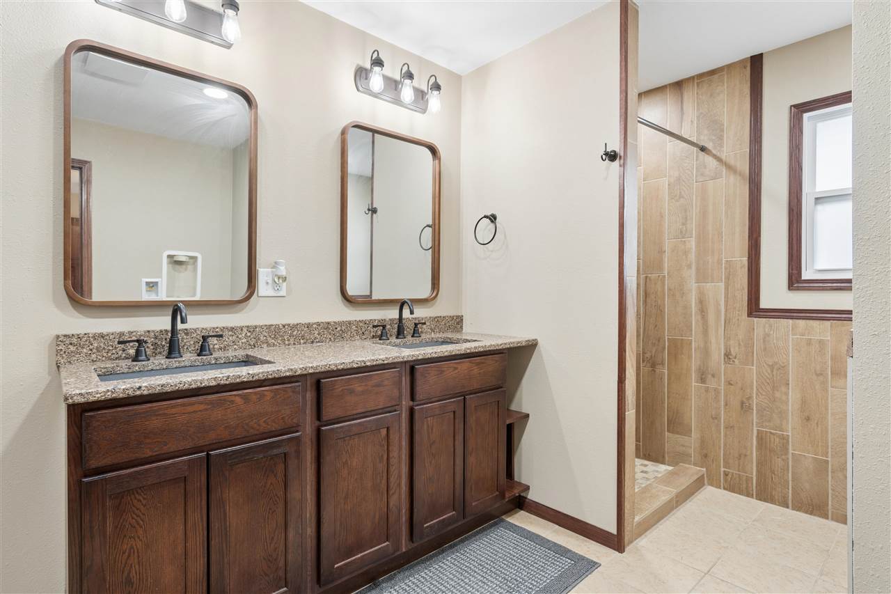 1101 Clifton Street NE Cedar Rapids IA 52402