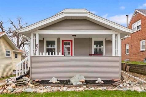 237 12th Street NW Cedar Rapids IA 52405