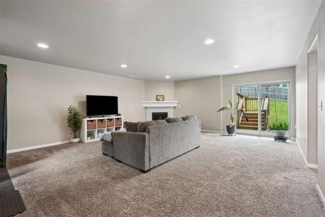 4187 Olivia Court Iowa City IA 52245