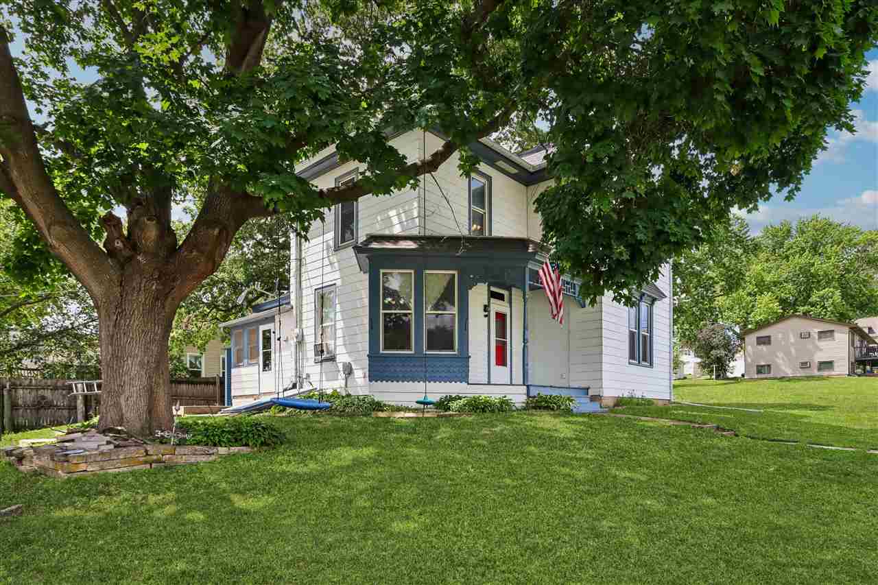 180 E 3rd Street Riverside IA 52327