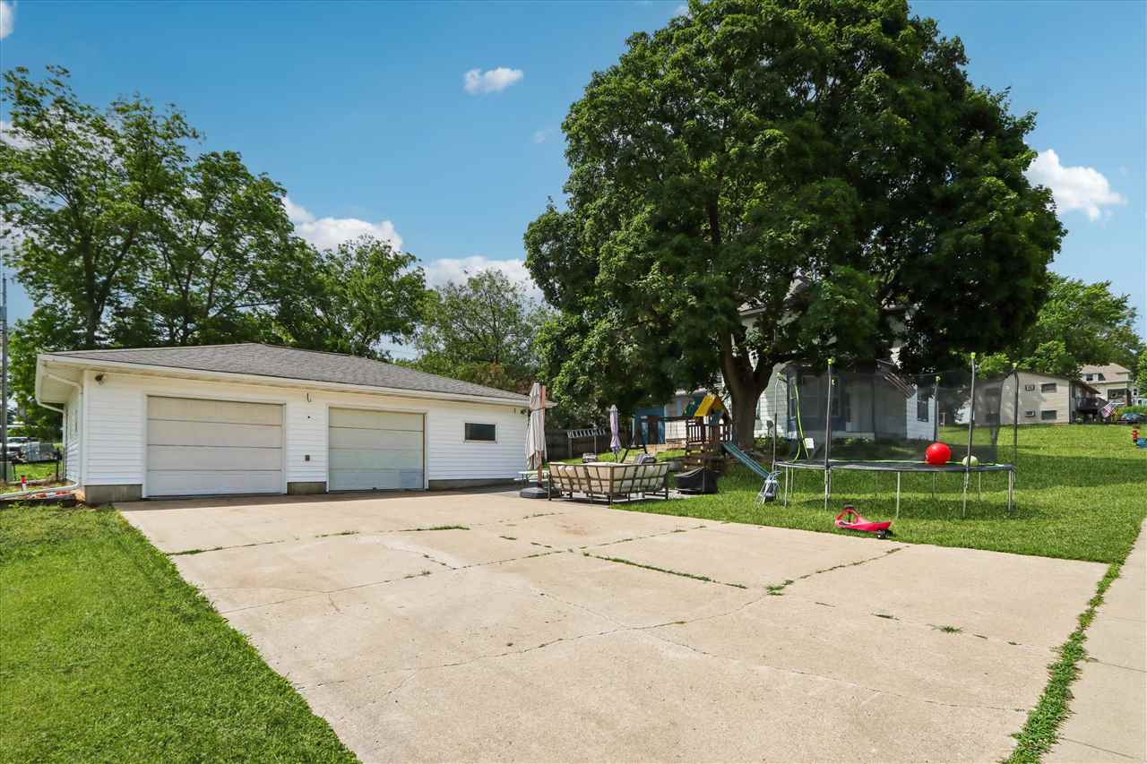 180 E 3rd Riverside IA 52327