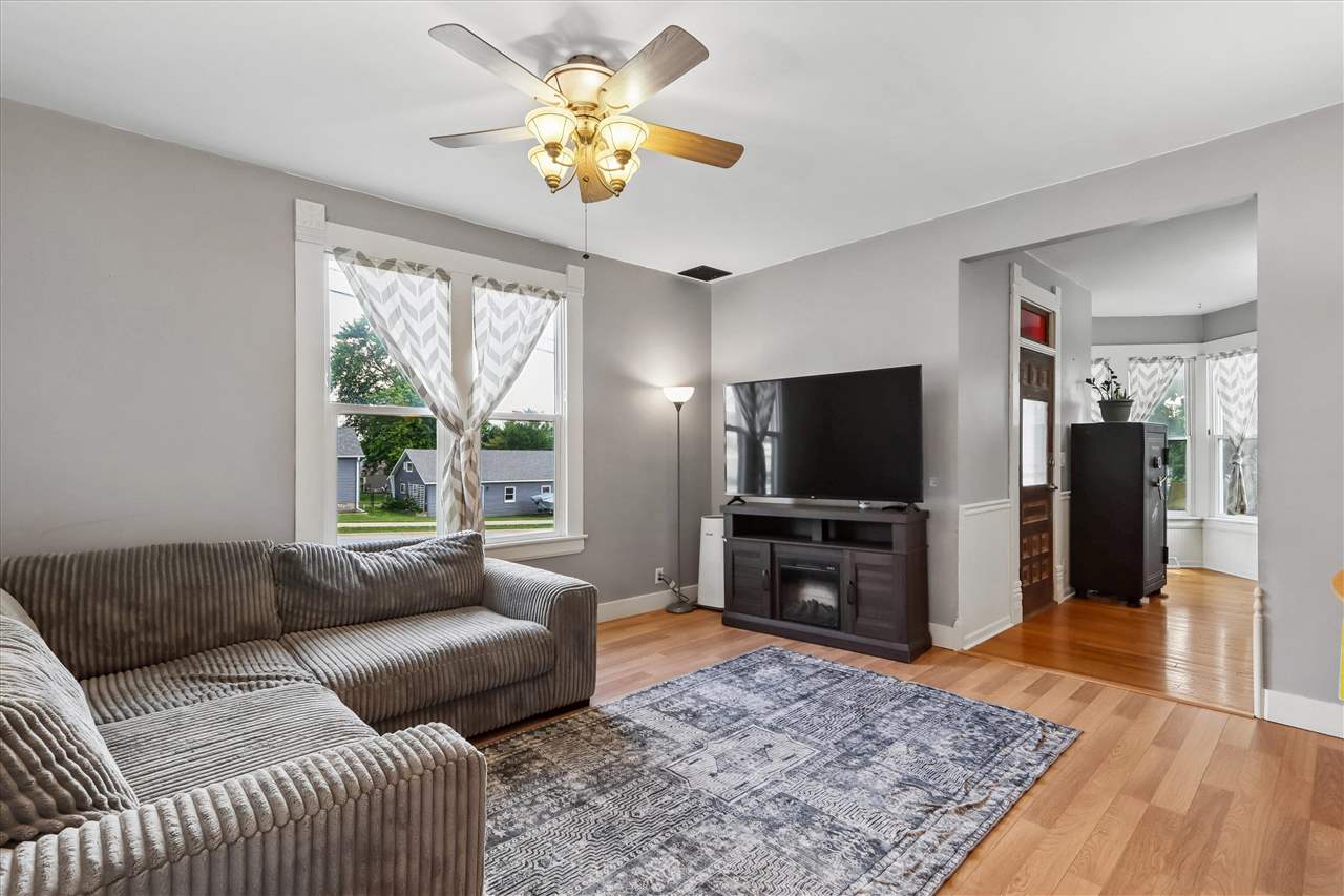 180 E 3rd Riverside IA 52327