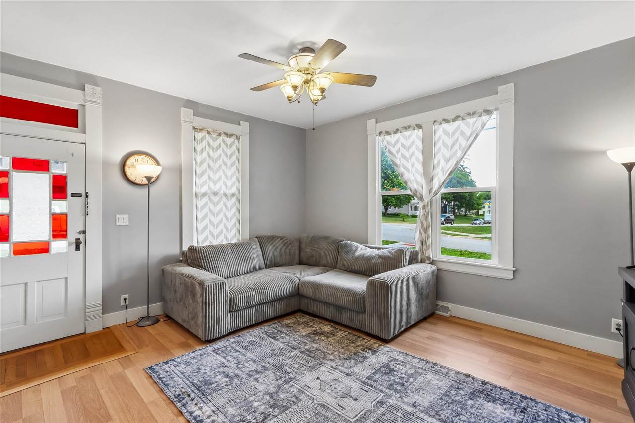 180 E 3rd Riverside IA 52327