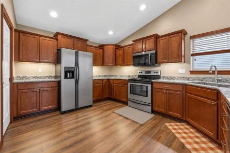 5503 Ruhd Street SW Cedar Rapids IA 52404