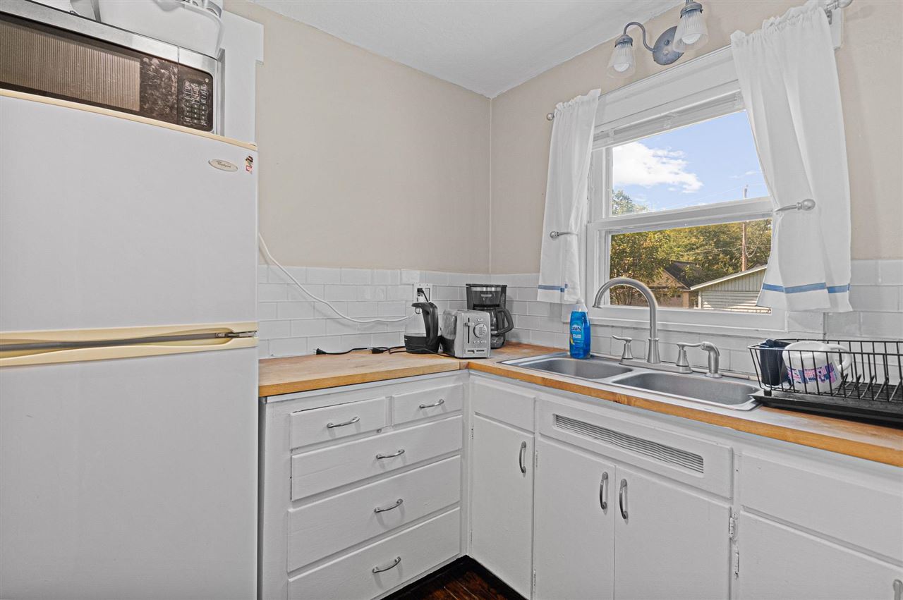 821 Roosevelt Iowa City IA 52245