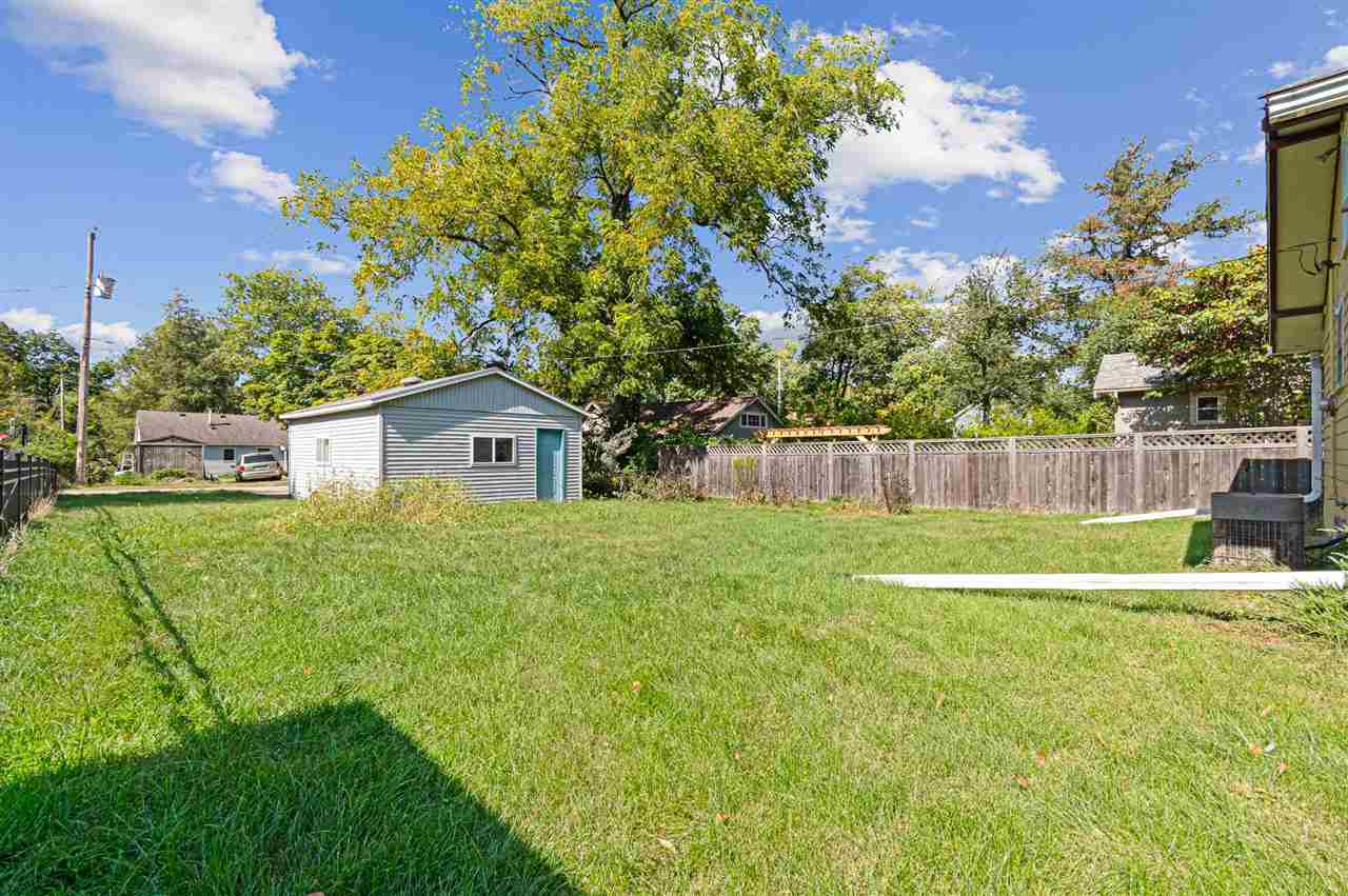 821 Roosevelt Iowa City IA 52245