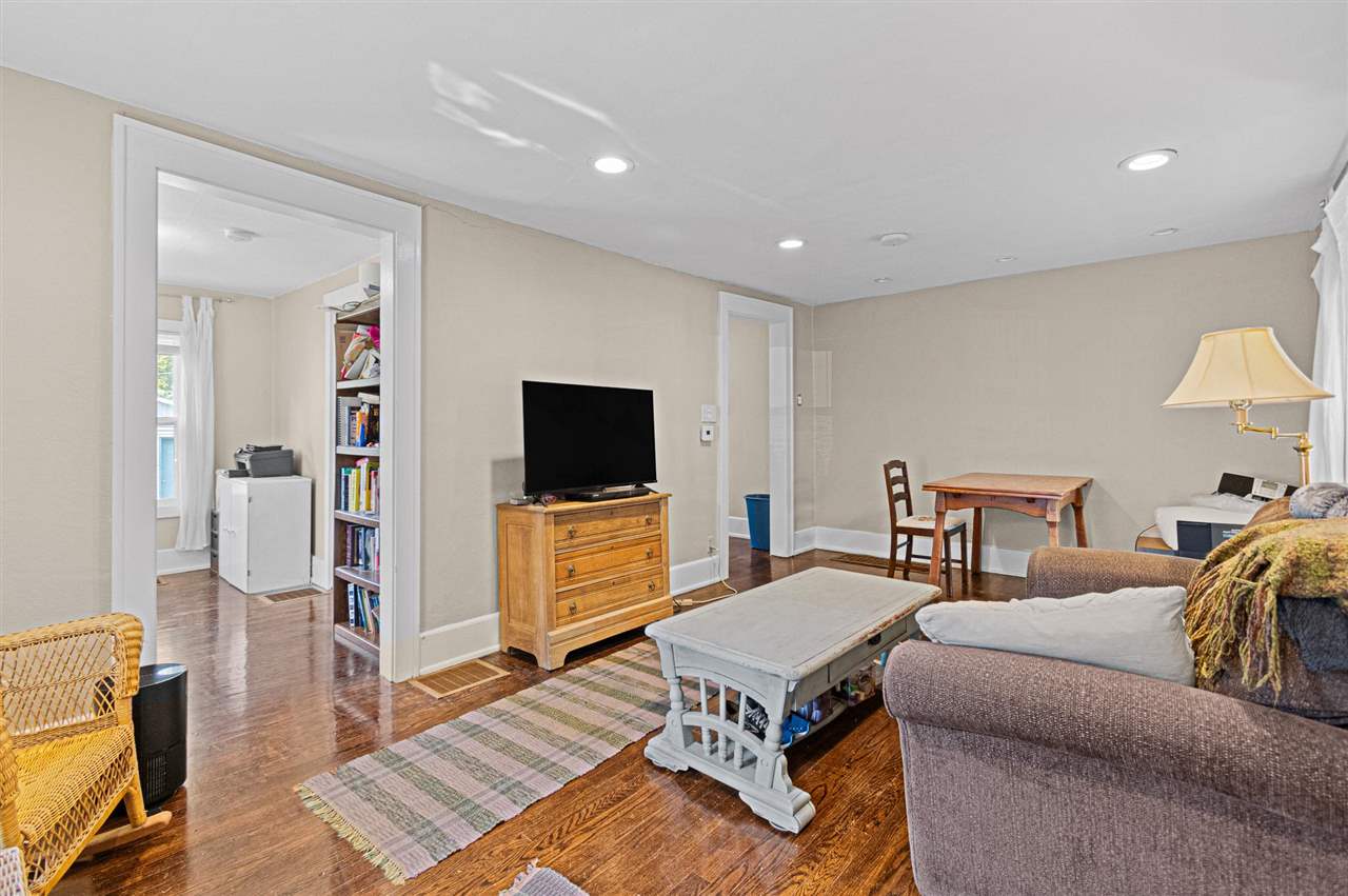 821 Roosevelt Iowa City IA 52245