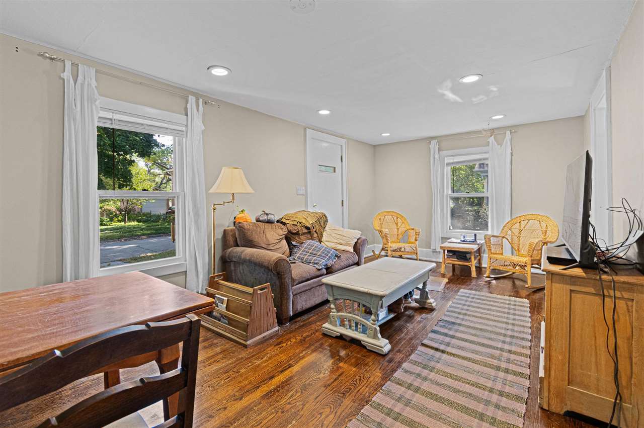 821 Roosevelt Iowa City IA 52245