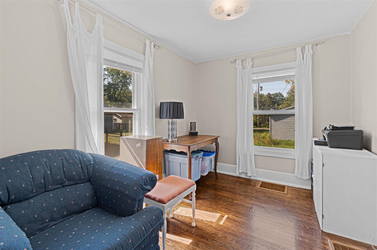 821 Roosevelt Iowa City IA 52245