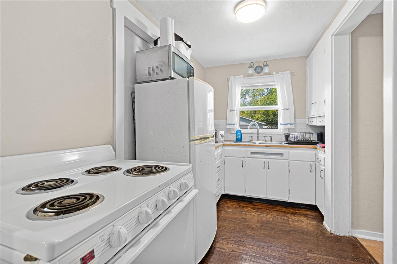 821 Roosevelt Iowa City IA 52245